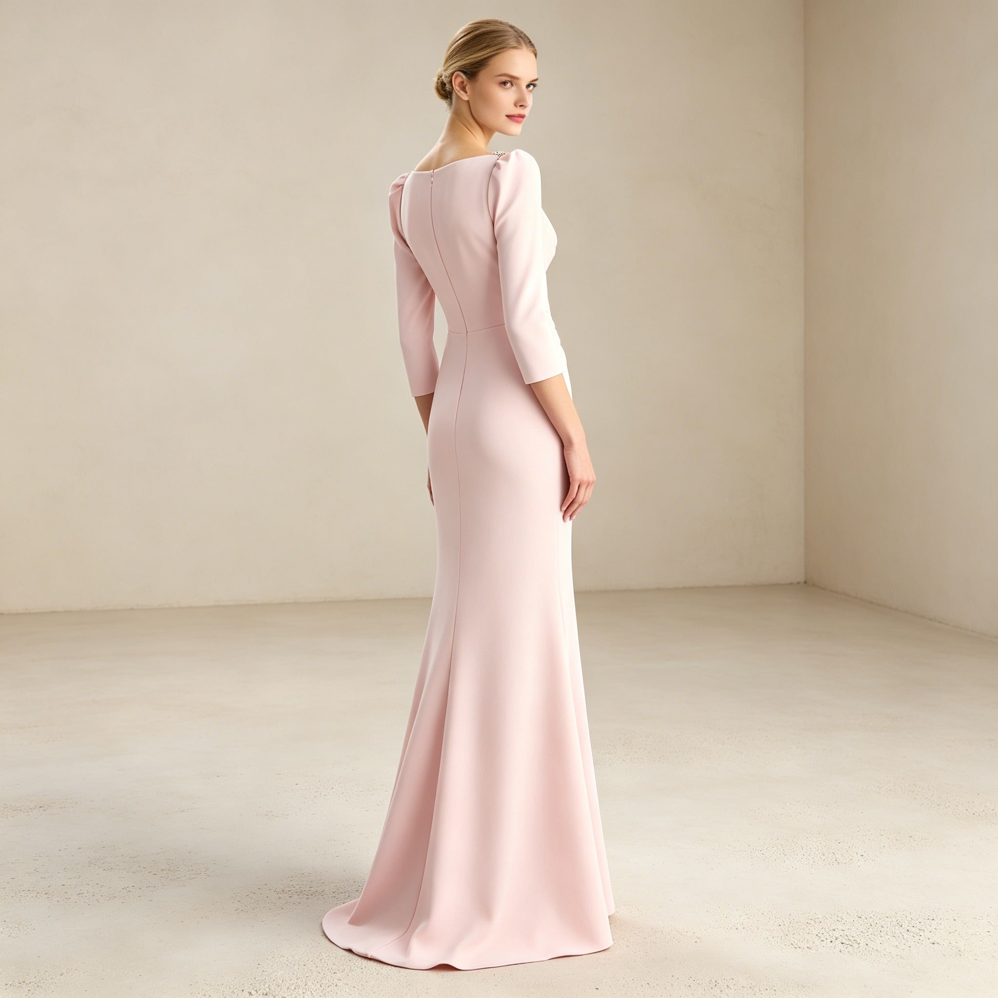 Elegantes Festkleid mit tiefem V-Ausschnitt und drapierter Silhouette