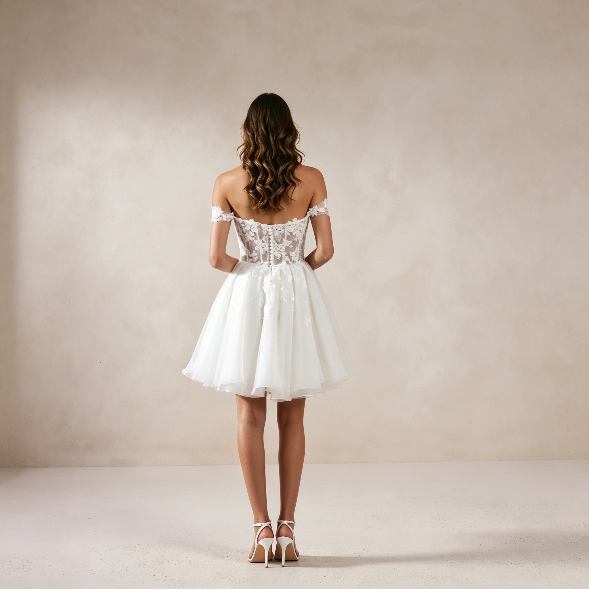 Romantisches Off-Shoulder Cocktailkleid in Weiß | Kurzes Tüllkleid mit Korsett-Oberteil