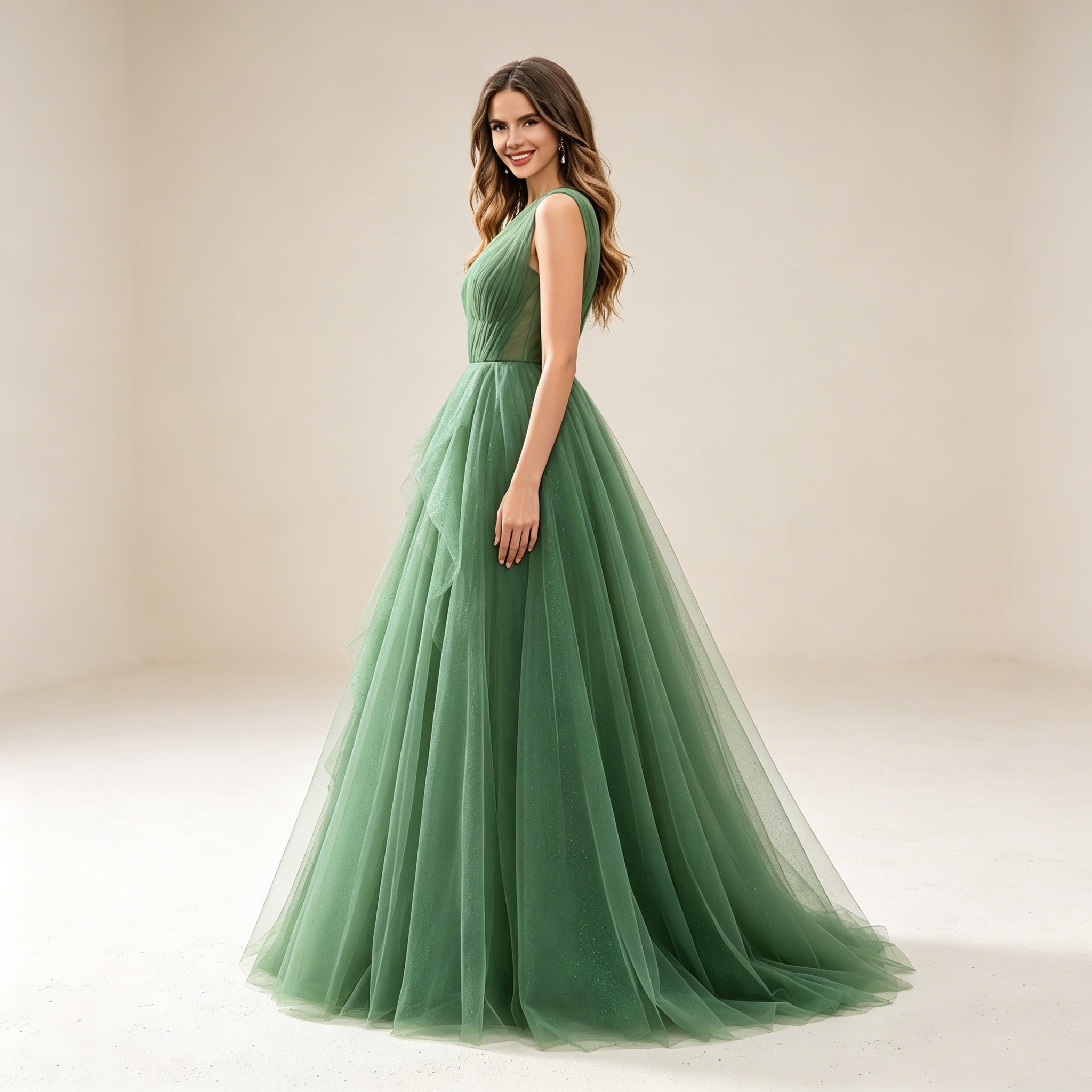 Bodenlanges Abendkleid aus Tüll in Smaragdgrün mit Kaskaden-Rüschen