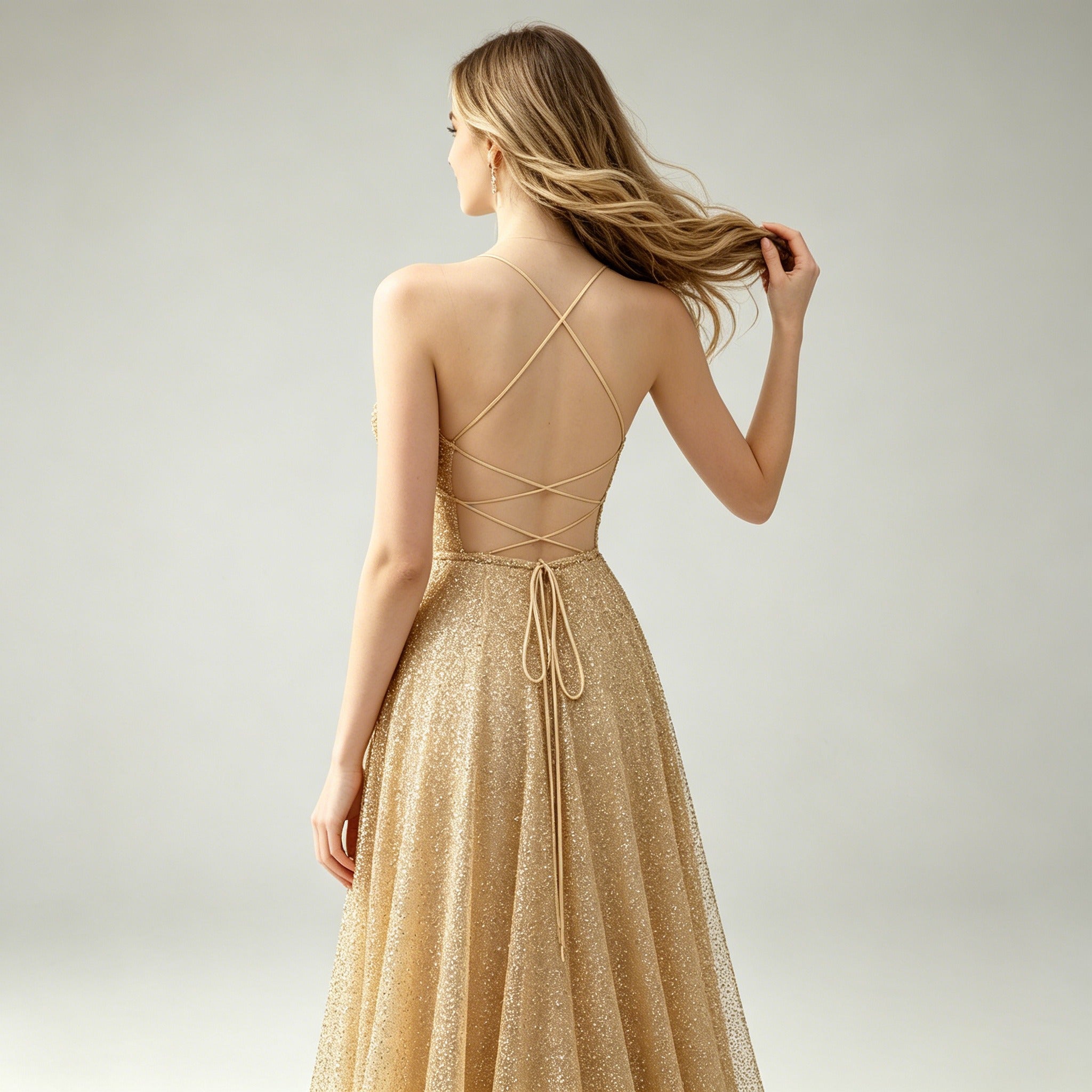 Goldene Glitzer-Abendrobe mit Beinschlitz – Elegantes Korsagenkleid mit Spaghetti-Trägern