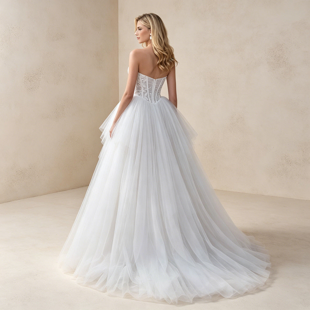 Trägerloses Tüll-Abendkleid mit Korsage – Voluminöses Ballkleid mit gestuftem Rock