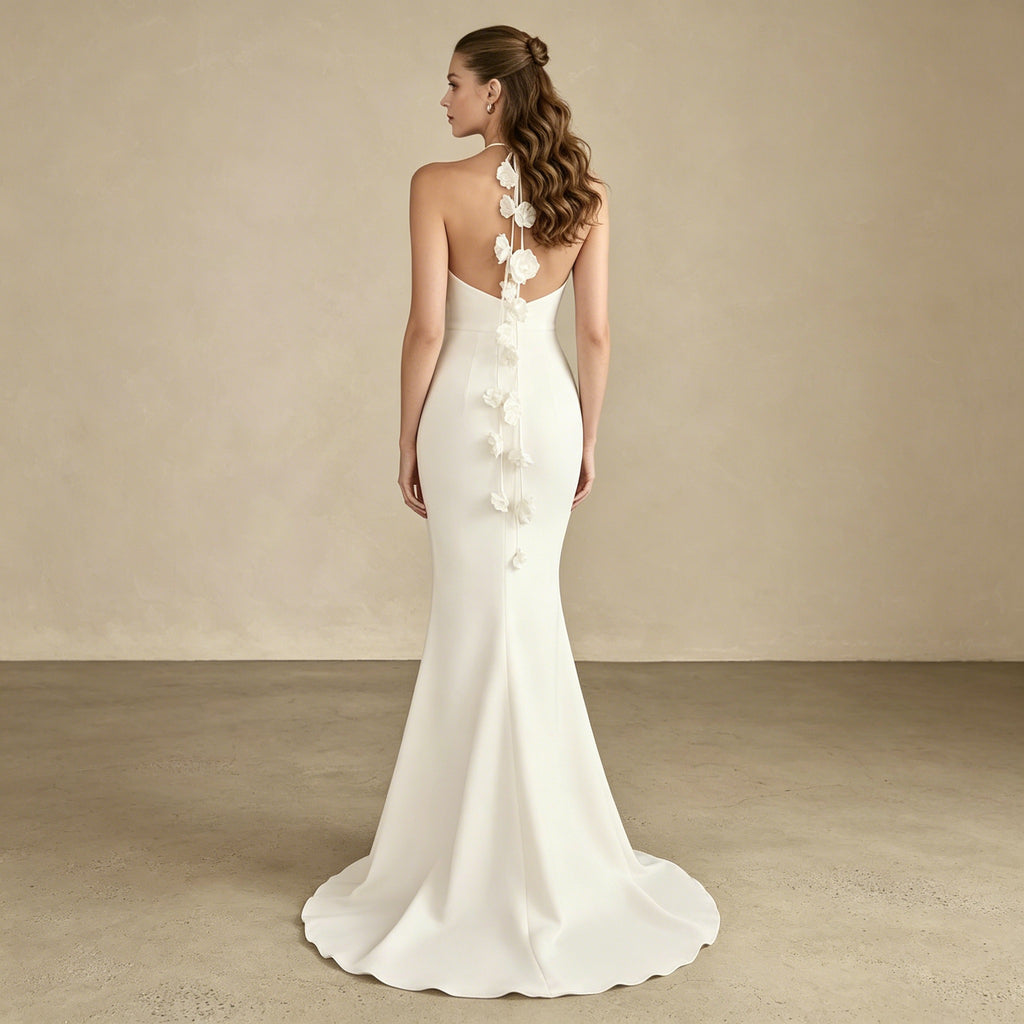 Elegantes Halterneck Abendkleid in Crèmeweiß | Figurbetontes Satin-Maxikleid