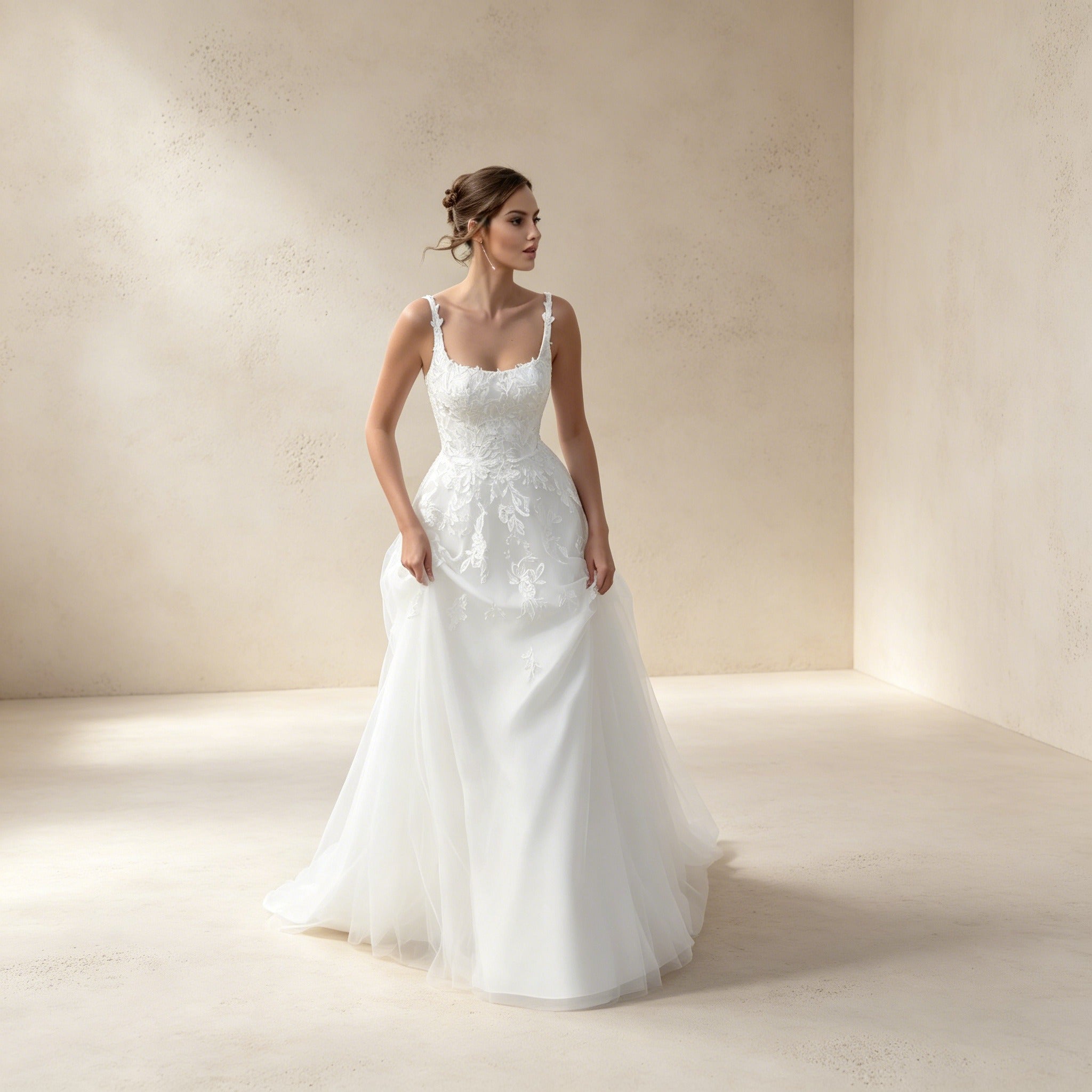 Romantisches Gala-Kleid Weiß | Ärmelloses Kleid mit floraler Applikation
