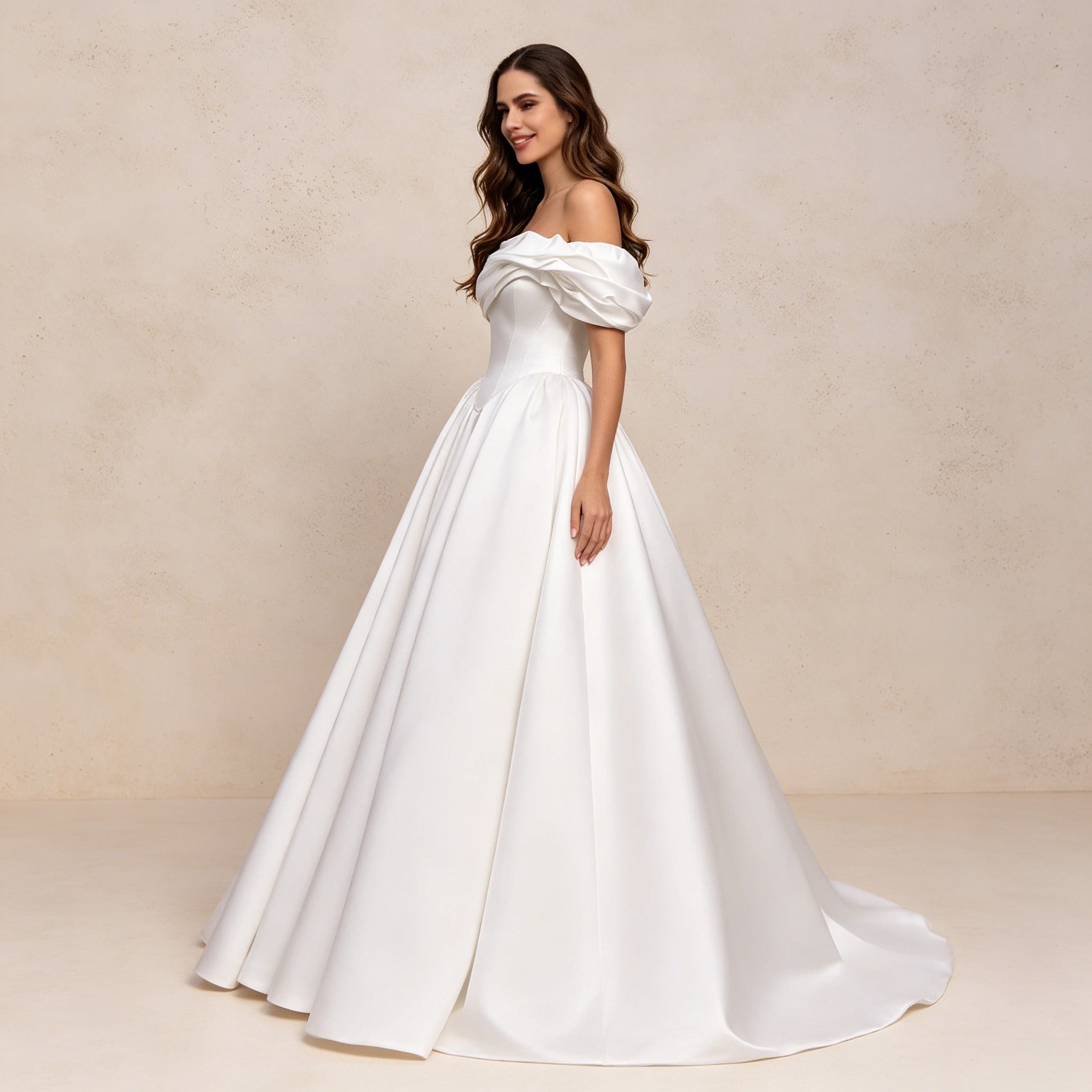 Elegantes Off-Shoulder Maxikleid aus Satin – Weißes langes Abendkleid mit Raffung
