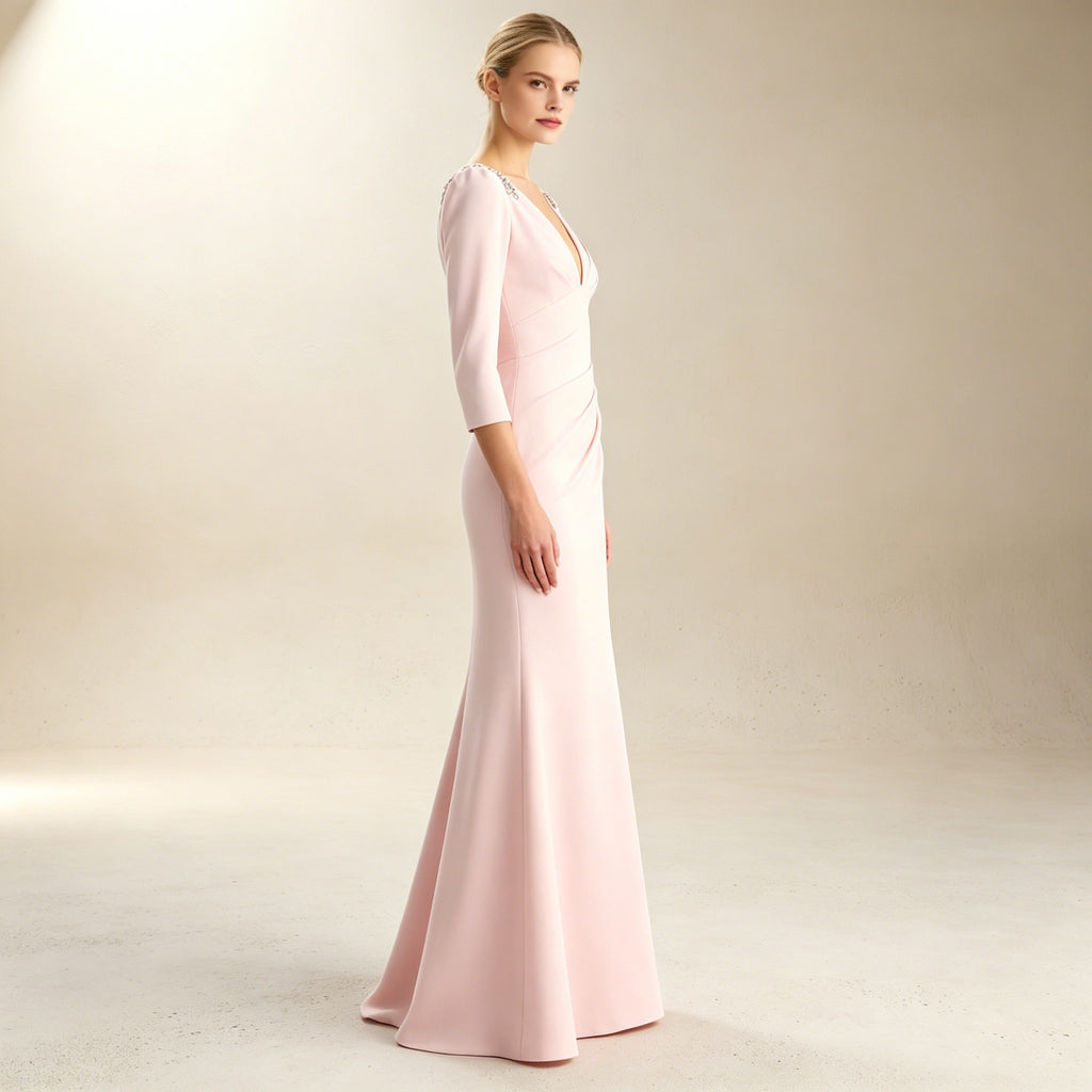 Elegantes Festkleid mit tiefem V-Ausschnitt und drapierter Silhouette