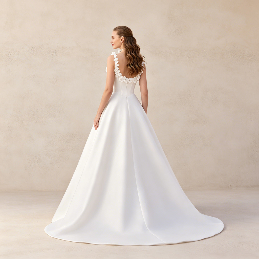 legantes Satin Ballkleid Weiß – Stilvolles Festkleid mit Corsagen-Oberteil und Blumen
