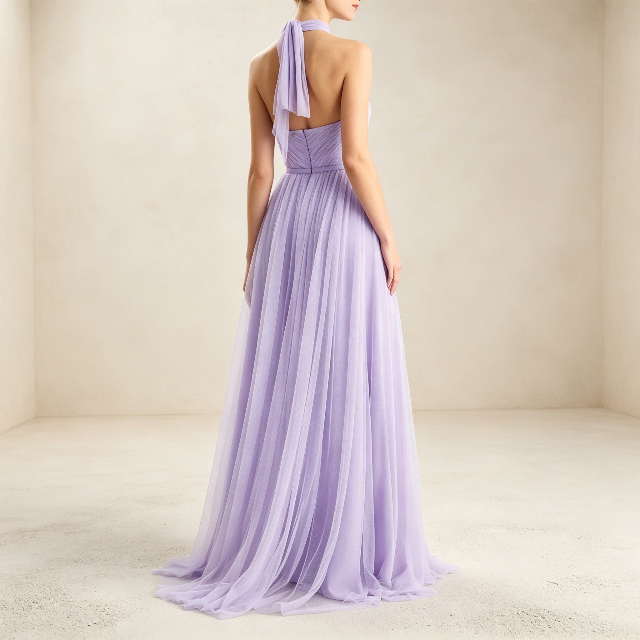 Bodenlanges Abendkleid aus Tüll in Lavendel mit Halterneck und Beinschlitz