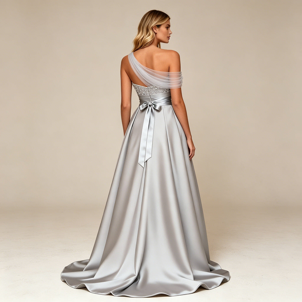 Bodenlanges Abendkleid aus Satin in Silbergrau mit One-Shoulder-Tüll