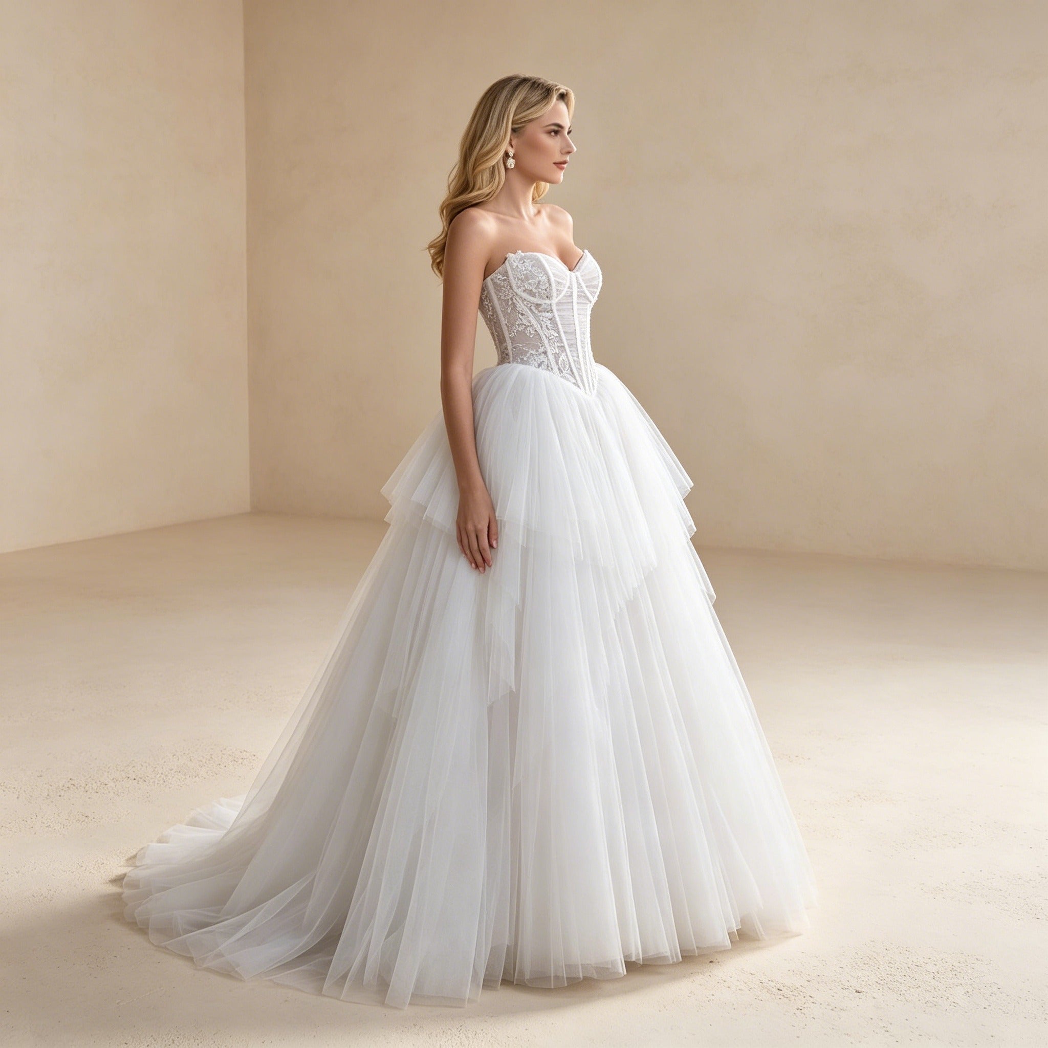 Trägerloses Tüll-Abendkleid mit Korsage – Voluminöses Ballkleid mit gestuftem Rock