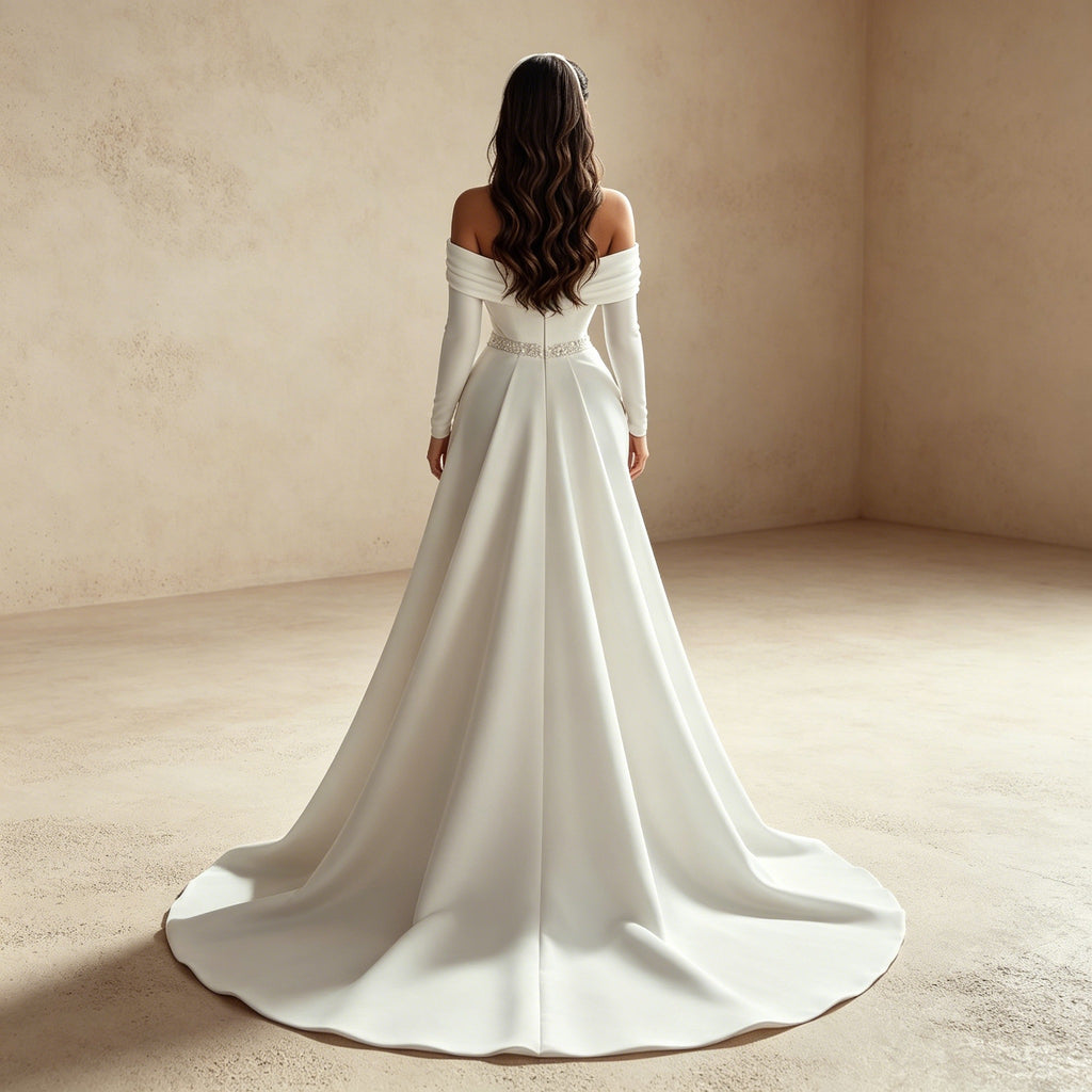 Asymmetrisches Abendkleid mit eleganter Drapierung – Figurbetontes Maxikleid in Weiß