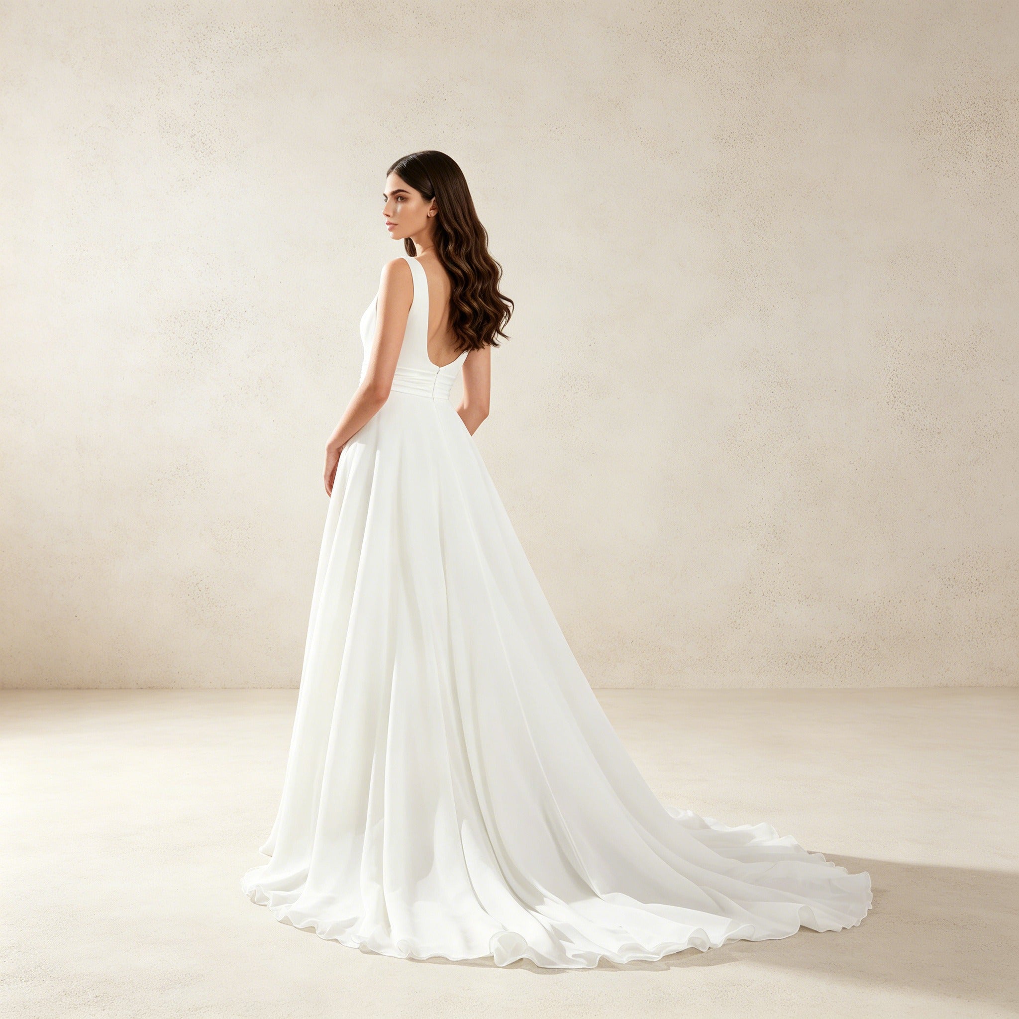Elegantes Maxikleid mit U-Ausschnitt in Weiß – Fließendes langes Abendkleid mit Taillenraffung