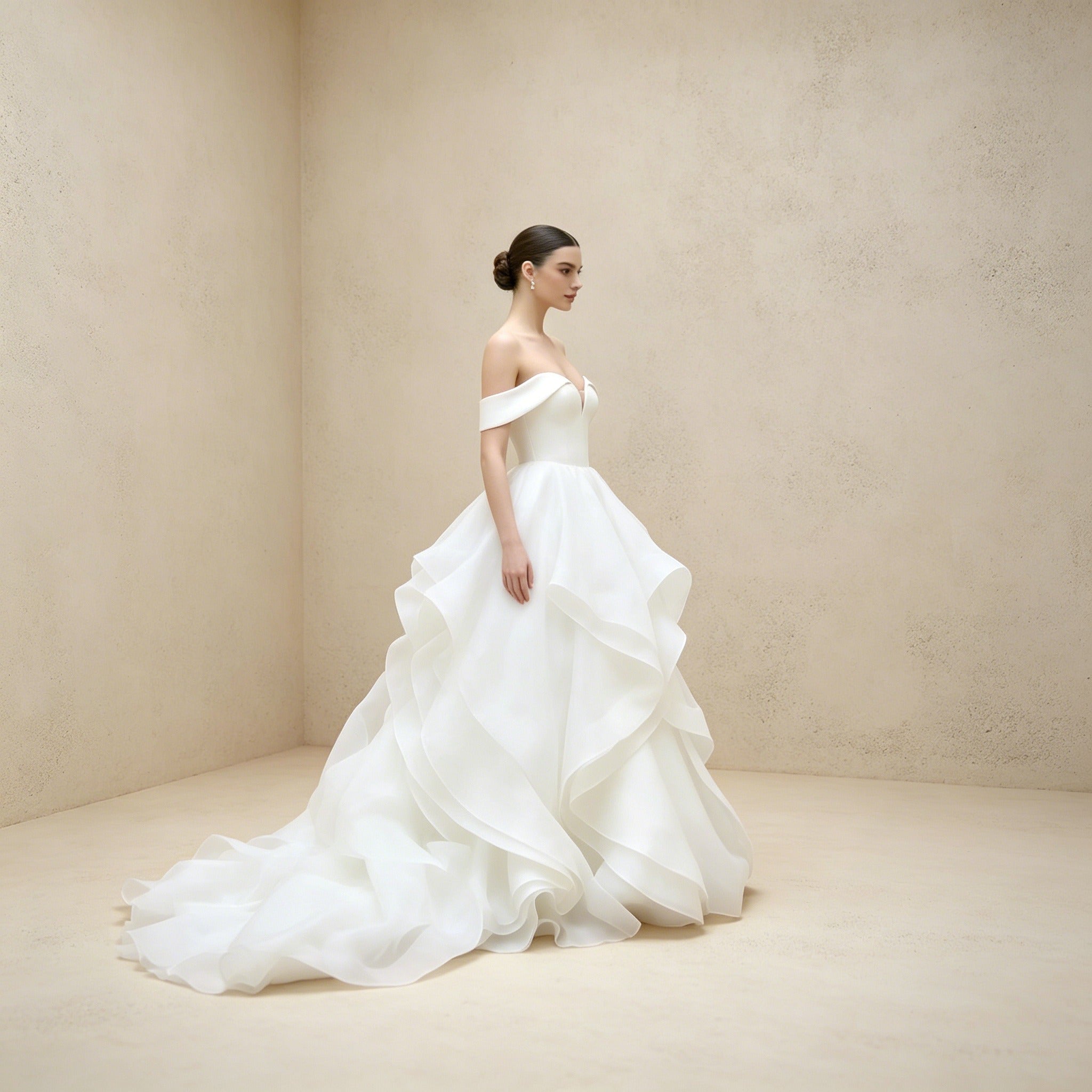 Festliches Kleid mit V-Ausschnitt | Weißes Satin-Maxikleid mit Taschen