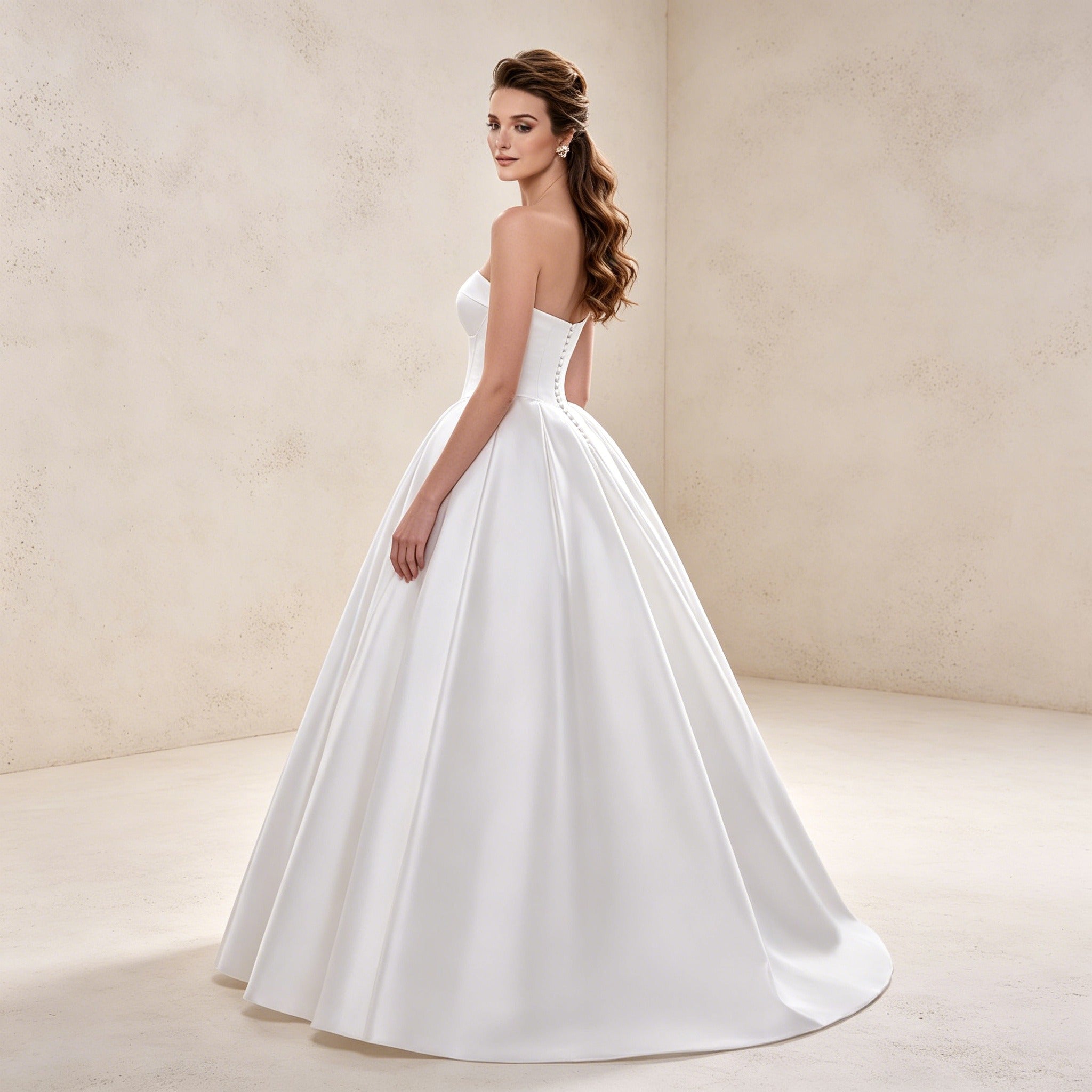 Trägerloses Satin-Abendkleid mit Zierknöpfen – Bodenlanges Ballkleid aus edlem Satin