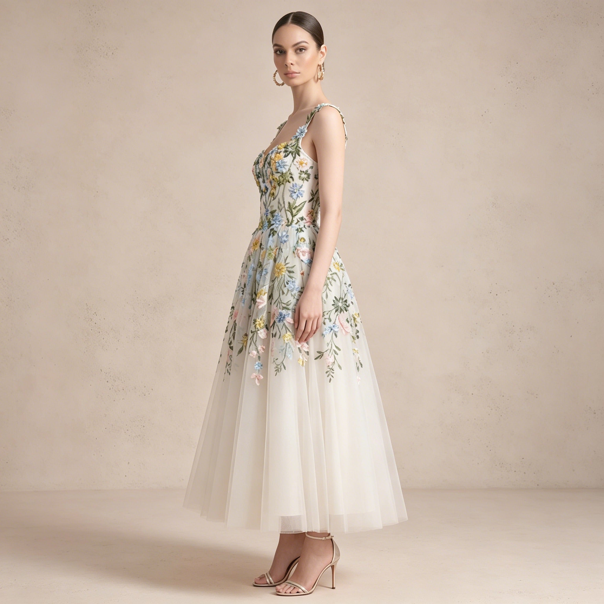 Festliches Kleid in A-Linie mit floraler Stickerei und Tüll-Rock