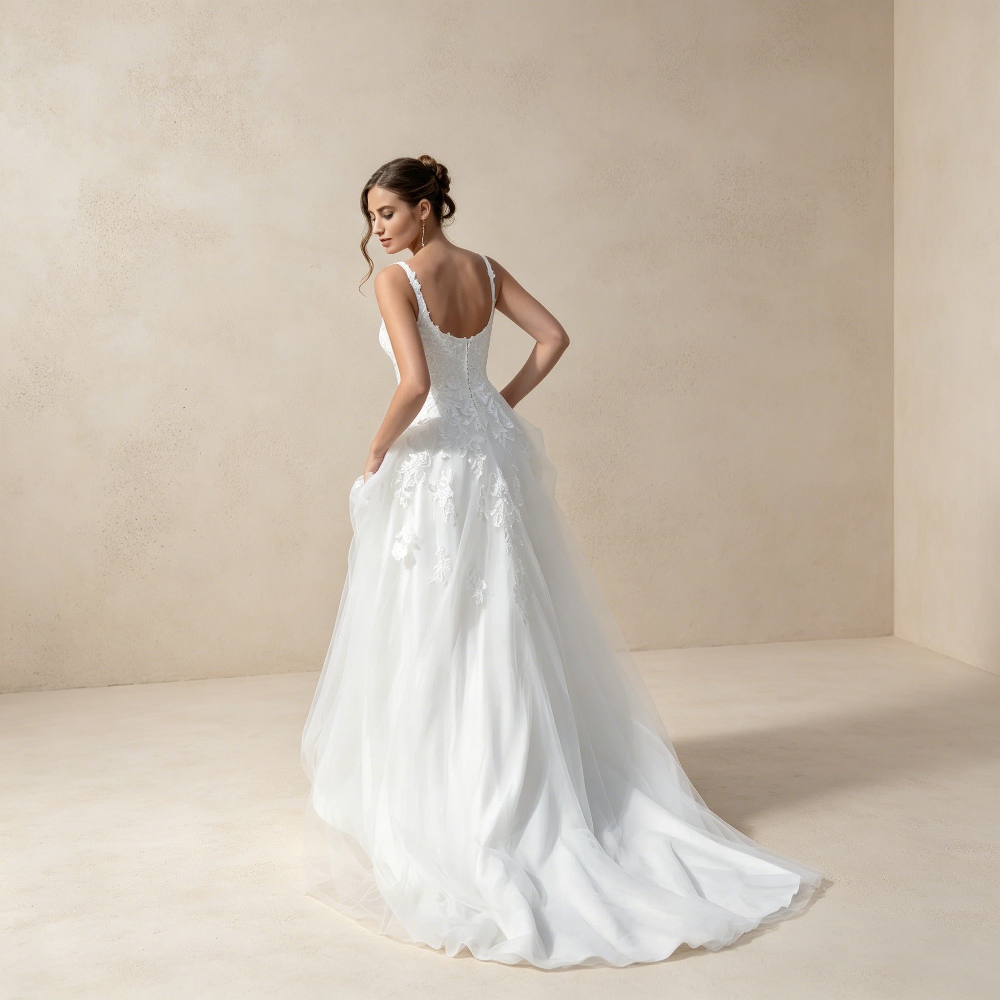 Romantisches Gala-Kleid Weiß | Ärmelloses Kleid mit floraler Applikation