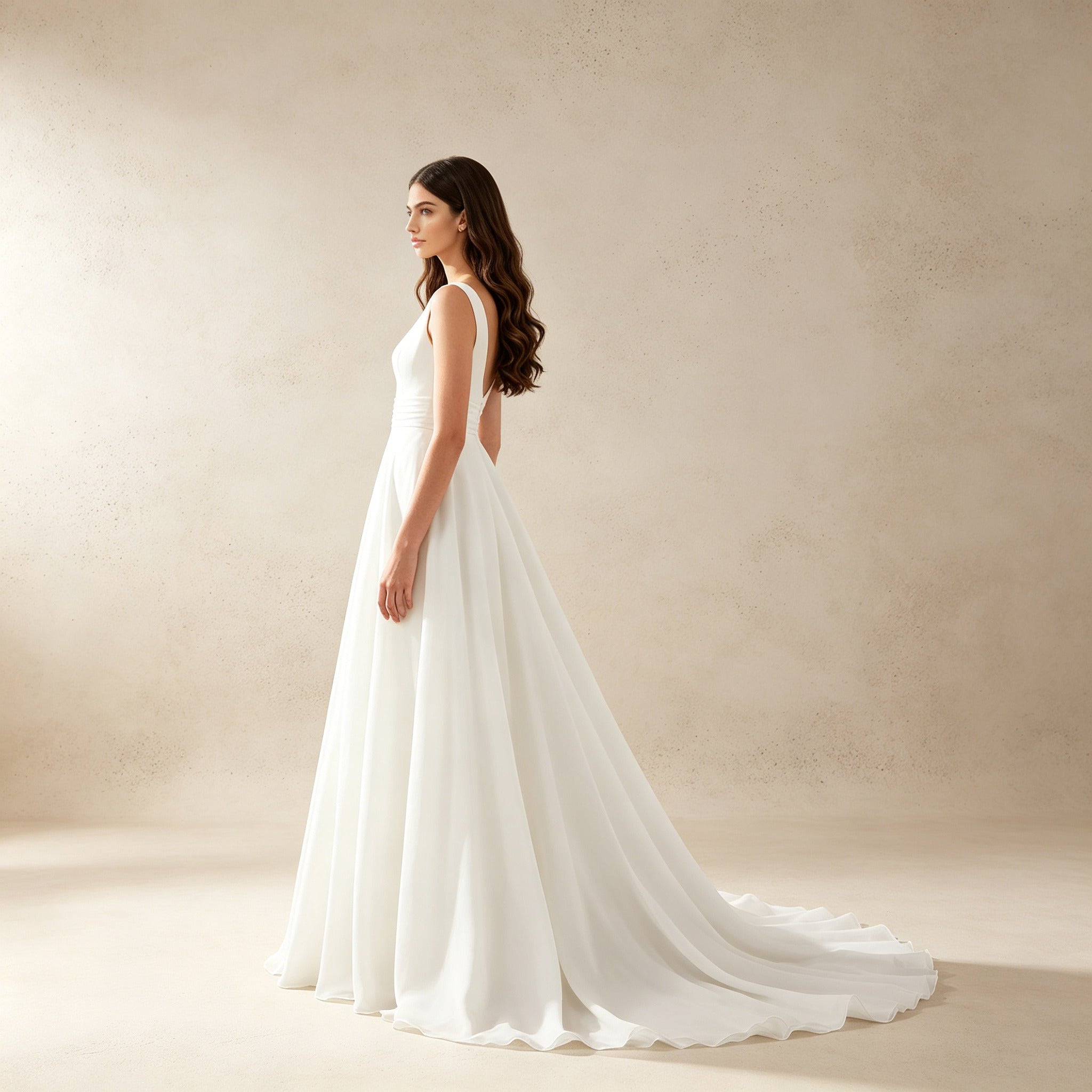 Elegantes Maxikleid mit U-Ausschnitt in Weiß – Fließendes langes Abendkleid mit Taillenraffung