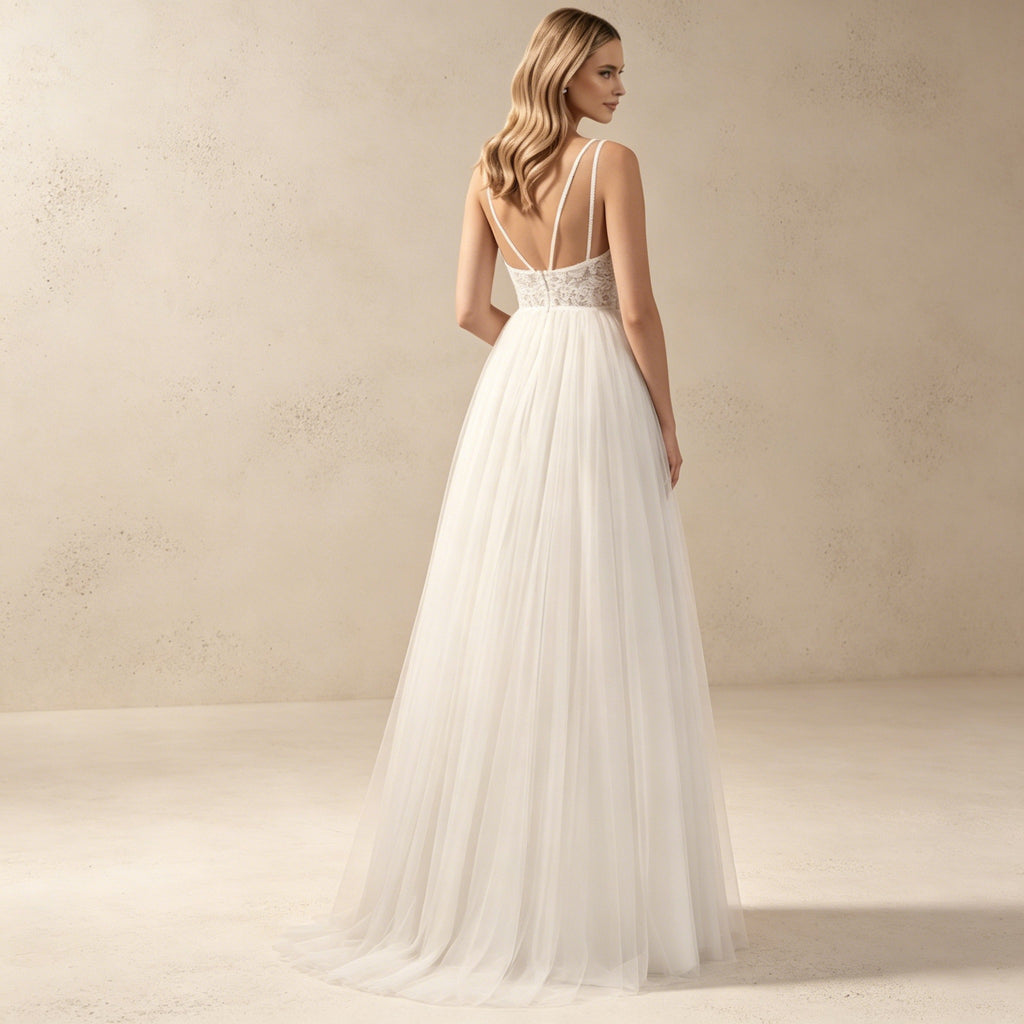 Romantisches Tüll-Abendkleid mit Spitze | Elfenbeinfarbenes Maxikleid mit V-Ausschnitt
