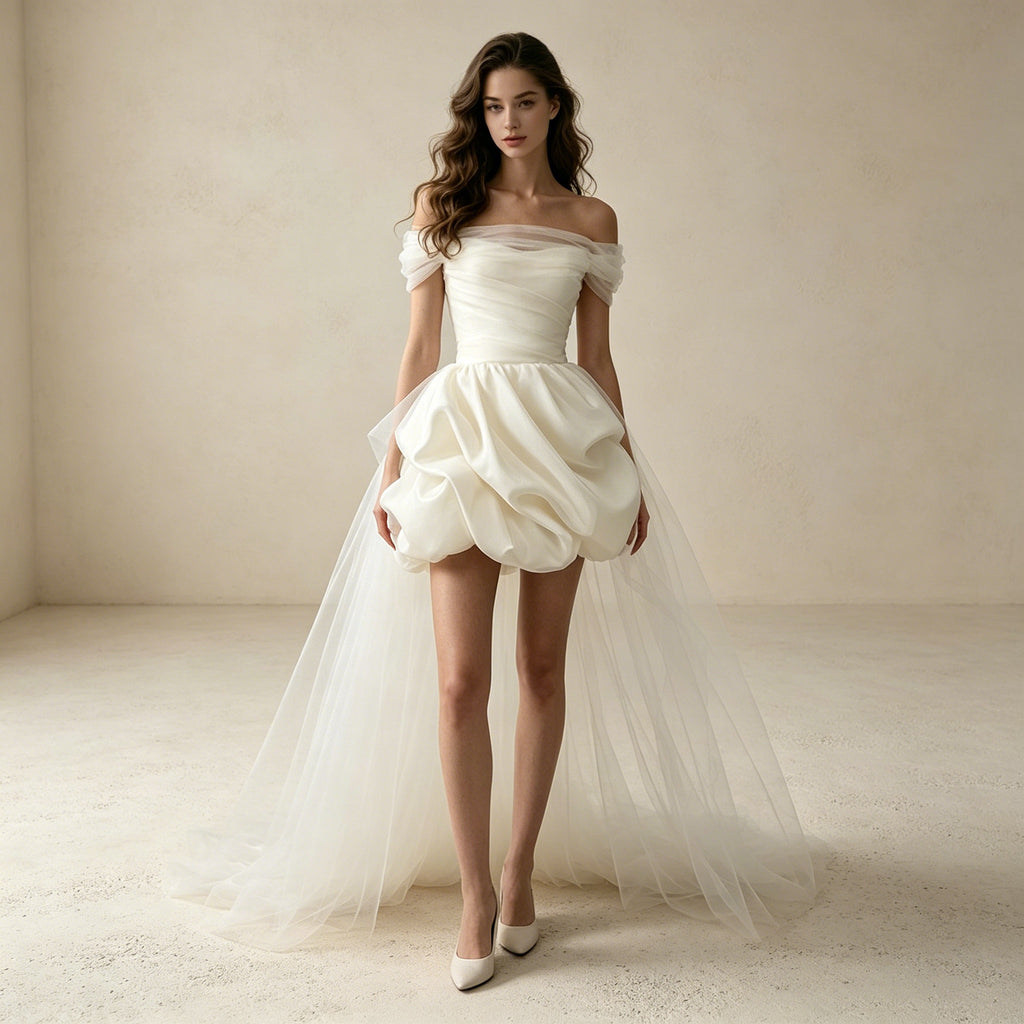 Off-Shoulder Mini-Abendkleid mit Drapierung und Langer Tüllschleppe