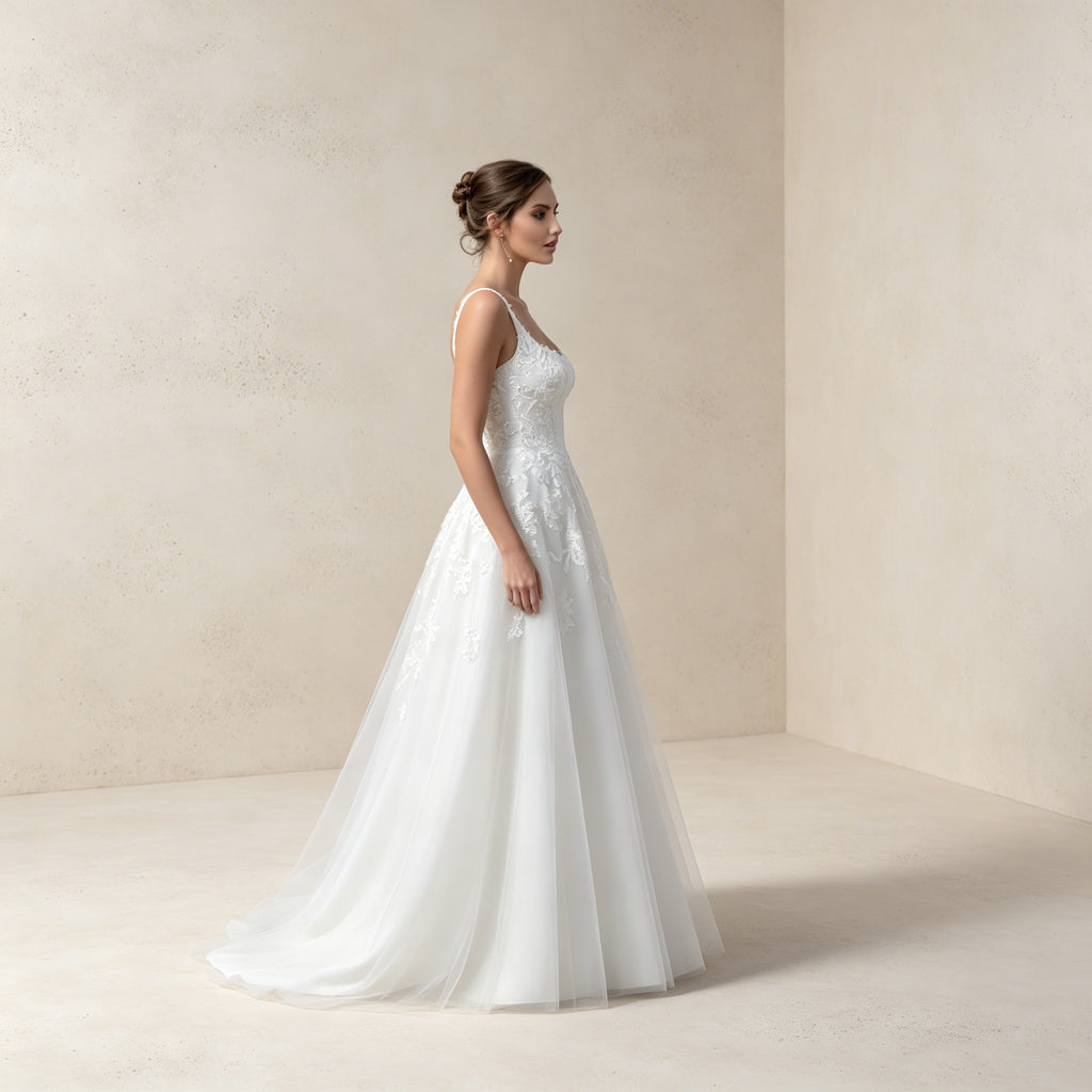 Romantisches Gala-Kleid Weiß | Ärmelloses Kleid mit floraler Applikation